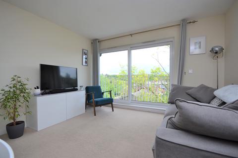 2 bedroom flat to rent, Park Hill Road Bromley BR2