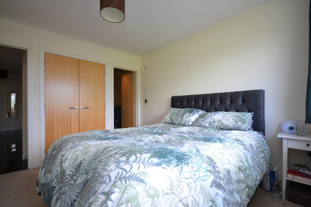Master bedroom (2)