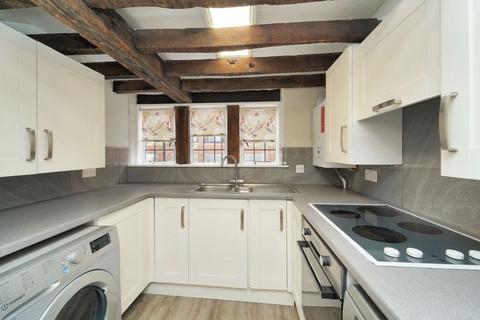 4 bedroom flat for sale, Flat 7, Queen Anne's Court, Peascod Street, Windsor, Berkshire, SL4 1DG