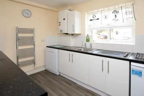 4 bedroom semi-detached house to rent, Lytton Road,  Florence Park,  OX4