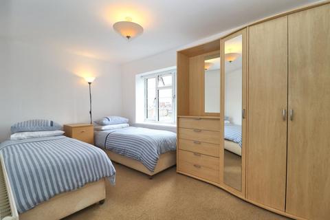 2 bedroom flat for sale, Woking,  Surrey,  GU22