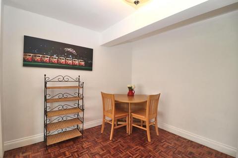 2 bedroom flat for sale, Woking,  Surrey,  GU22