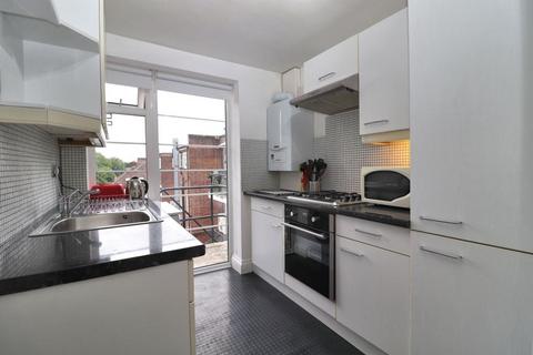 2 bedroom flat for sale, Woking,  Surrey,  GU22