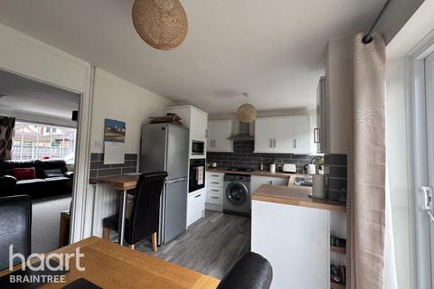 42 Elm Walk, Rayne, Braintree, CM77 6ES
