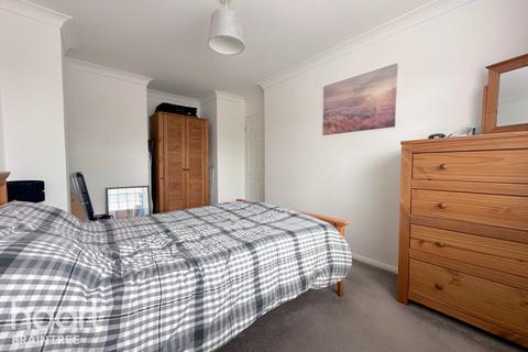 42 Elm Walk, Rayne, Braintree, CM77 6ES