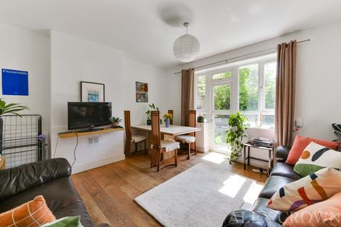 3 bedroom flat for sale, Sussex Close, Sussex Way, Archway