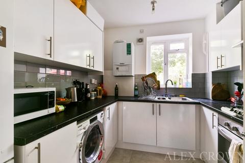 3 bedroom flat for sale, Sussex Close, Sussex Way, Archway