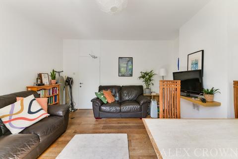 3 bedroom flat for sale, Sussex Close, Sussex Way, Archway