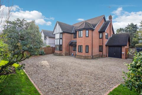 5 bedroom detached house to rent, The Avenue, Farnham Common, Slough, Buckinghamshire