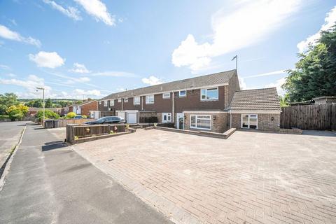 5 Gilberts Green, Shipton Bellinger, Tidworth, SP9 7YD