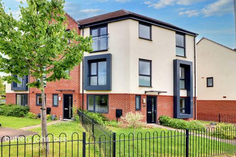 5 bedroom end of terrace house for sale, Bridle Walk, Telford