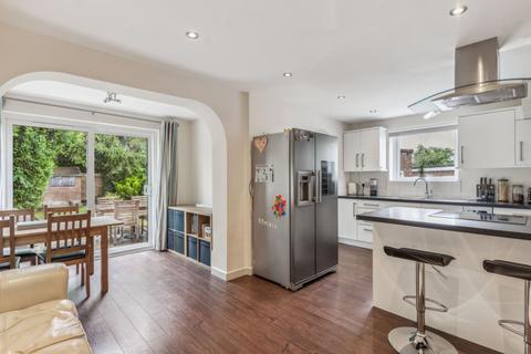 6 Meadow Walk, Bourne End, SL8 5TP