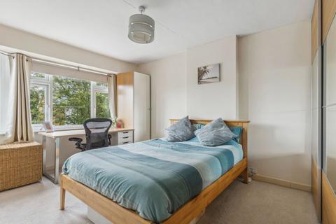6 Meadow Walk, Bourne End, SL8 5TP