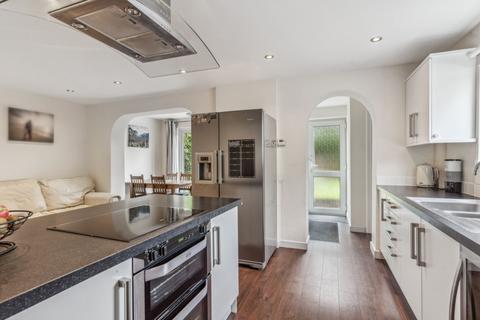6 Meadow Walk, Bourne End, SL8 5TP