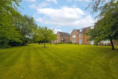 3 bedroom ground floor flat for sale, Monks Lane, Newbury, RG14