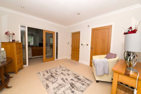 3 bedroom ground floor flat for sale, Monks Lane, Newbury, RG14