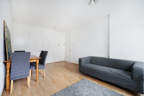 3 bedroom flat to rent, Longland Court, Rolls Road, London