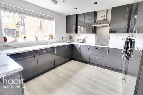 2 Eider Close, Northampton, NN4 9AD