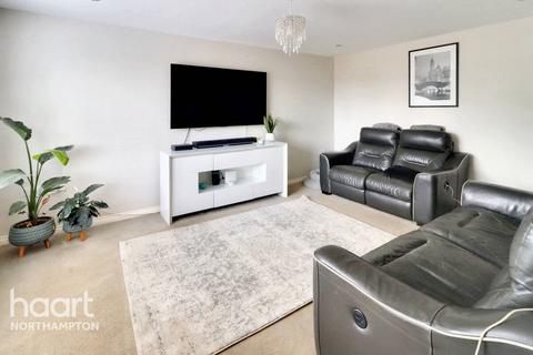 2 Eider Close, Northampton, NN4 9AD