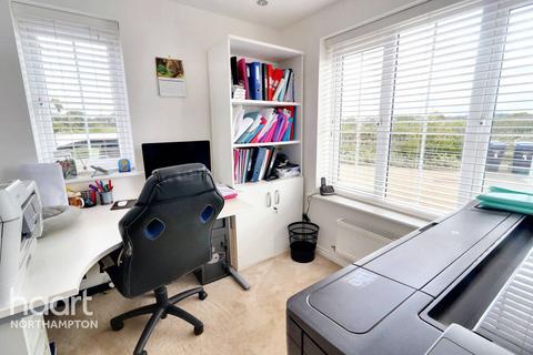 2 Eider Close, Northampton, NN4 9AD