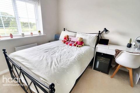 2 Eider Close, Northampton, NN4 9AD