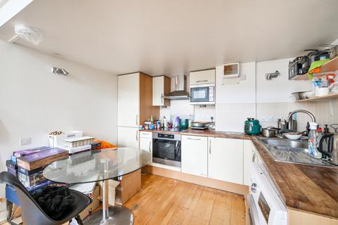 3 bedroom flat to rent, Three Cups Yard, Sandland Street, London