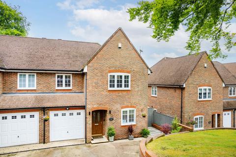 4 bedroom semi-detached house for sale, Harestone Hill, Caterham, CR3