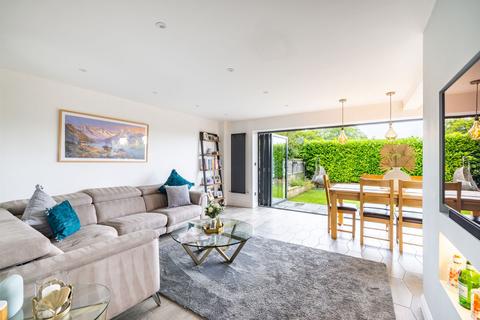 62 Harestone Hill, Caterham, CR3 6DG