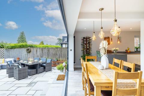 62 Harestone Hill, Caterham, CR3 6DG