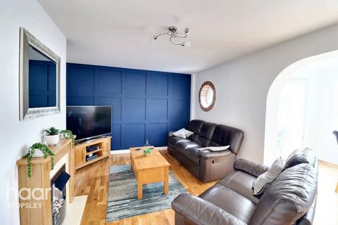 3 bedroom end of terrace house for sale, Telscombe Way, Luton