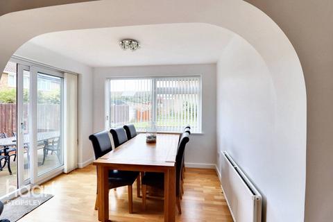 3 bedroom end of terrace house for sale, Telscombe Way, Luton