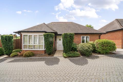 2 bedroom bungalow for sale, Woodstock Court, Winchester, Hampshire, SO22
