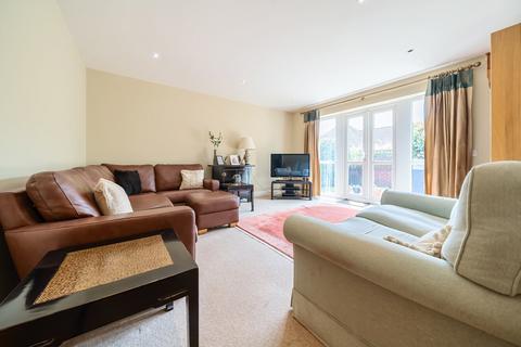 2 bedroom bungalow for sale, Woodstock Court, Winchester, Hampshire, SO22