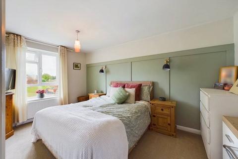 3 bedroom terraced house for sale, Cherington Close, Worcester, Worcestershire, WR4