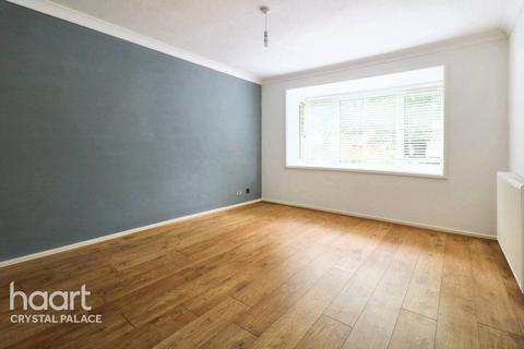 1 bedroom flat for sale, Freethorpe Close, London