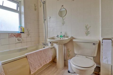 3 Bretten Close, Clacton-on-sea, CO16 7EW
