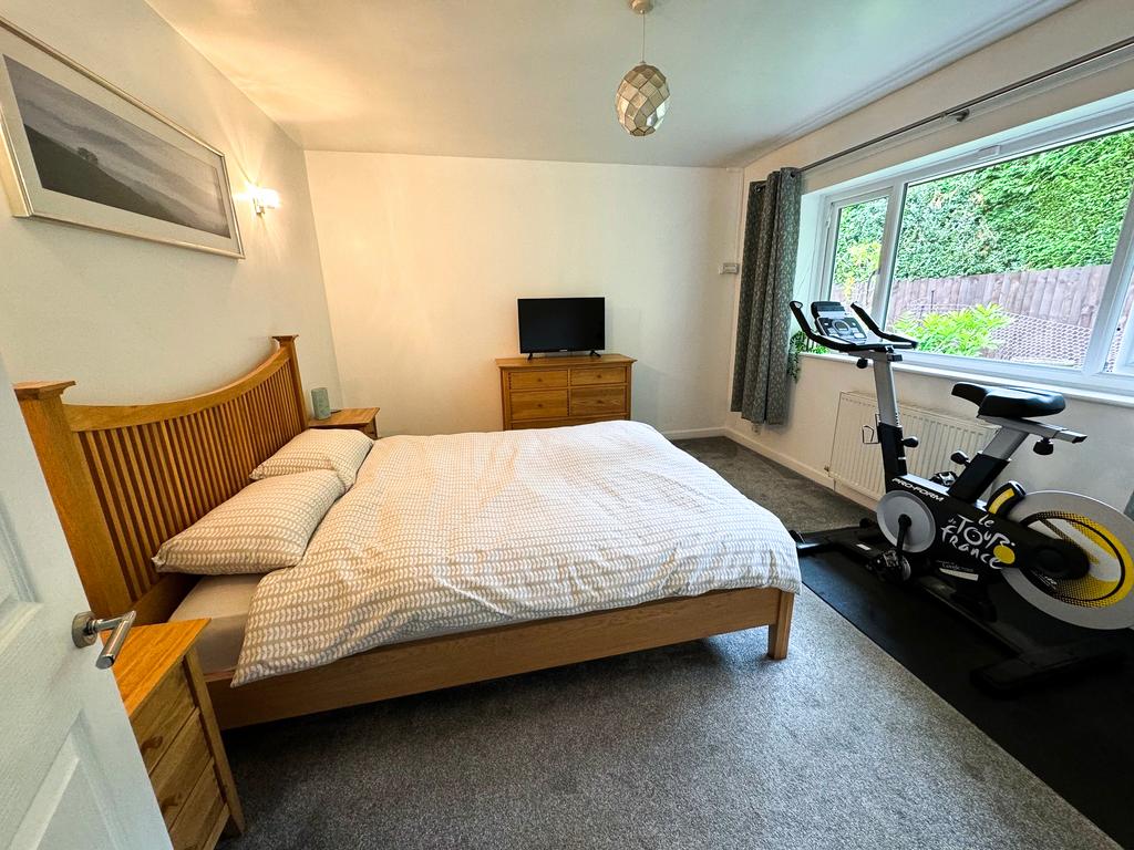 Bed 1.jpg