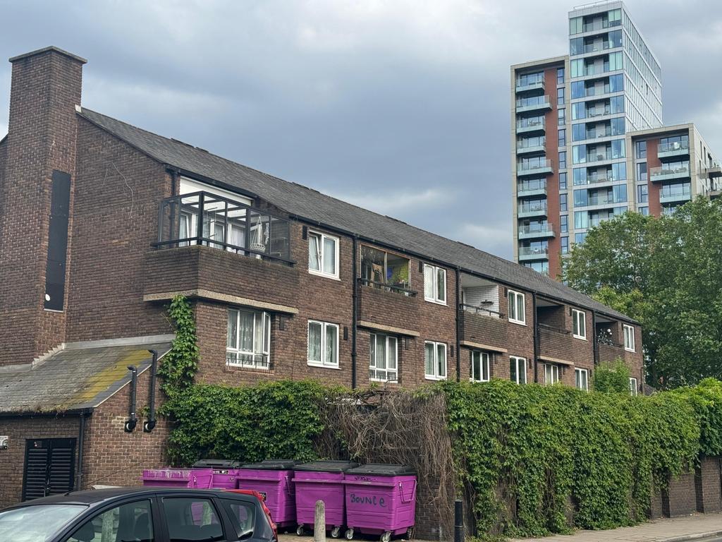 213 Campbell Road, E3 4DP 2 bed £2,100 pcm (£485 pw)