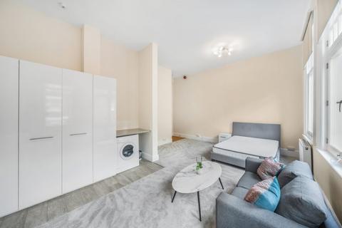 Studio to rent, Egerton Gardens, Knightsbridge SW3