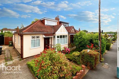 9 David Drive, Romford, RM3 0YA