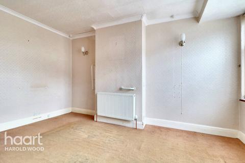 9 David Drive, Romford, RM3 0YA