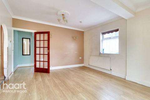 9 David Drive, Romford, RM3 0YA