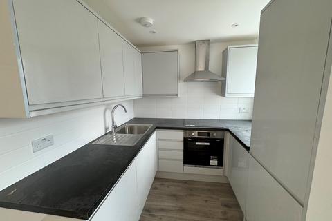 2 bedroom flat to rent, Bradmore Green, Brookmans Park AL9