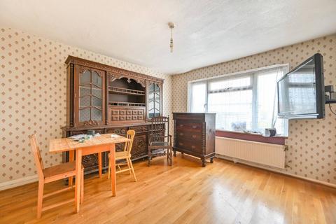 4 bedroom terraced house for sale, Crest Road, Gladstone Park, London, NW2