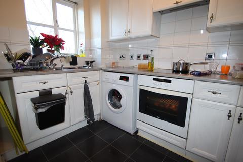 1 bedroom flat to rent, Avenue Road, London N14