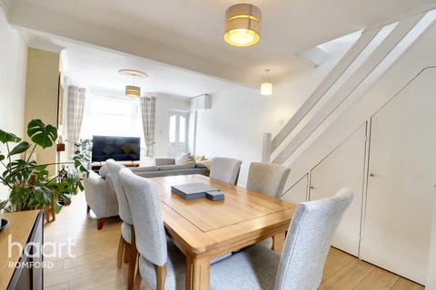 98 Douglas Road, Hornchurch, RM11 1AR