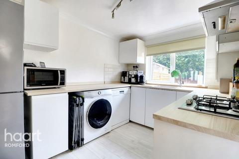 98 Douglas Road, Hornchurch, RM11 1AR