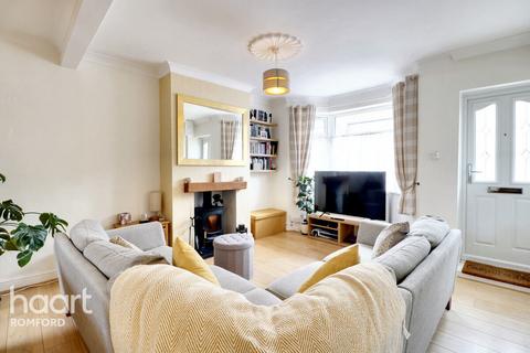 98 Douglas Road, Hornchurch, RM11 1AR