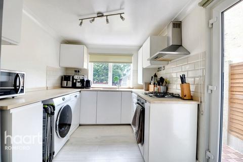 98 Douglas Road, Hornchurch, RM11 1AR