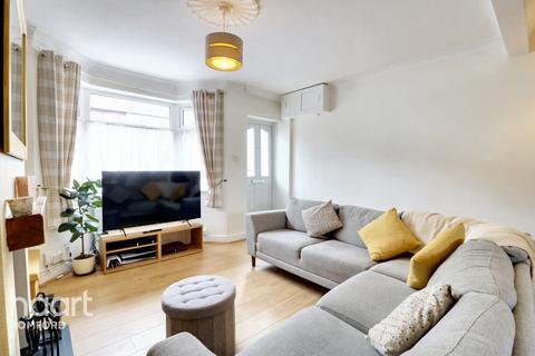 98 Douglas Road, Hornchurch, RM11 1AR